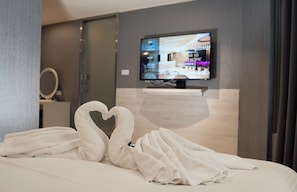 Standard Double Room | Down duvets, desk, free WiFi