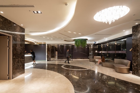 Reception - ElEnce Hotel (Taichung)