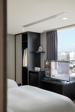 Habitación superior con 2 camas individuales | Edredones de plumas, escritorio, wifi gratis