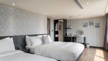 Superior Quadruple Room | Down comforters, desk, free WiFi