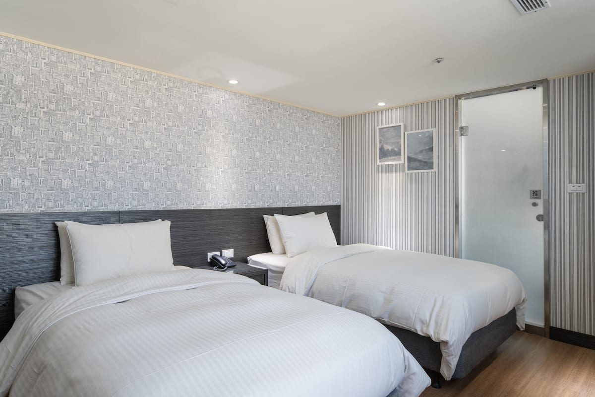 Superior Twin Room | Down duvets, desk, free WiFi