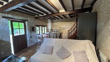 1 bedroom, iron/ironing board, free WiFi, bed sheets