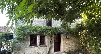Country cottage with swimming pool, many visits and activities nearby