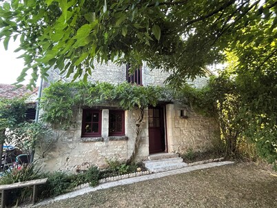 Country cottage with swimming pool, many visits and activities nearby