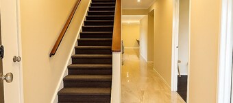 CasaAria: Spacious 4-bedroom house. Modern, Contemporary, Luxe Linens