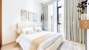 Coffres-forts dans les chambres, fer et planche à repasser