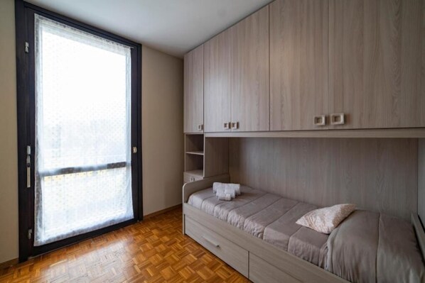 Fer et planche à repasser, Wi-Fi, draps fournis