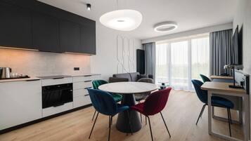 Comfort-Suite, Balkon, Blick auf den Innenhof | Innenbereich