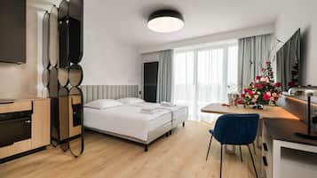 Classic Studio Suite, Balcony, Courtyard View | In-room safe, blackout drapes, iron/ironing board, free WiFi