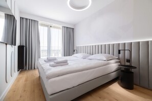Comfort Suite, Balcony, Courtyard View | In-room safe, blackout drapes, iron/ironing board, free WiFi - Wings Plaza  (Krakow)