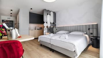 Classic-Studiosuite, Balkon, Blick auf den Innenhof | Zimmersafe, Verdunkelungsvorhänge, Bügeleisen/Bügelbrett