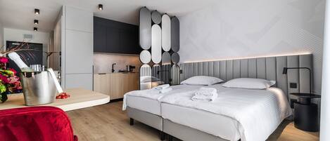 Classic Studio Suite, Balcony, Courtyard View | In-room safe, blackout drapes, iron/ironing board, free WiFi