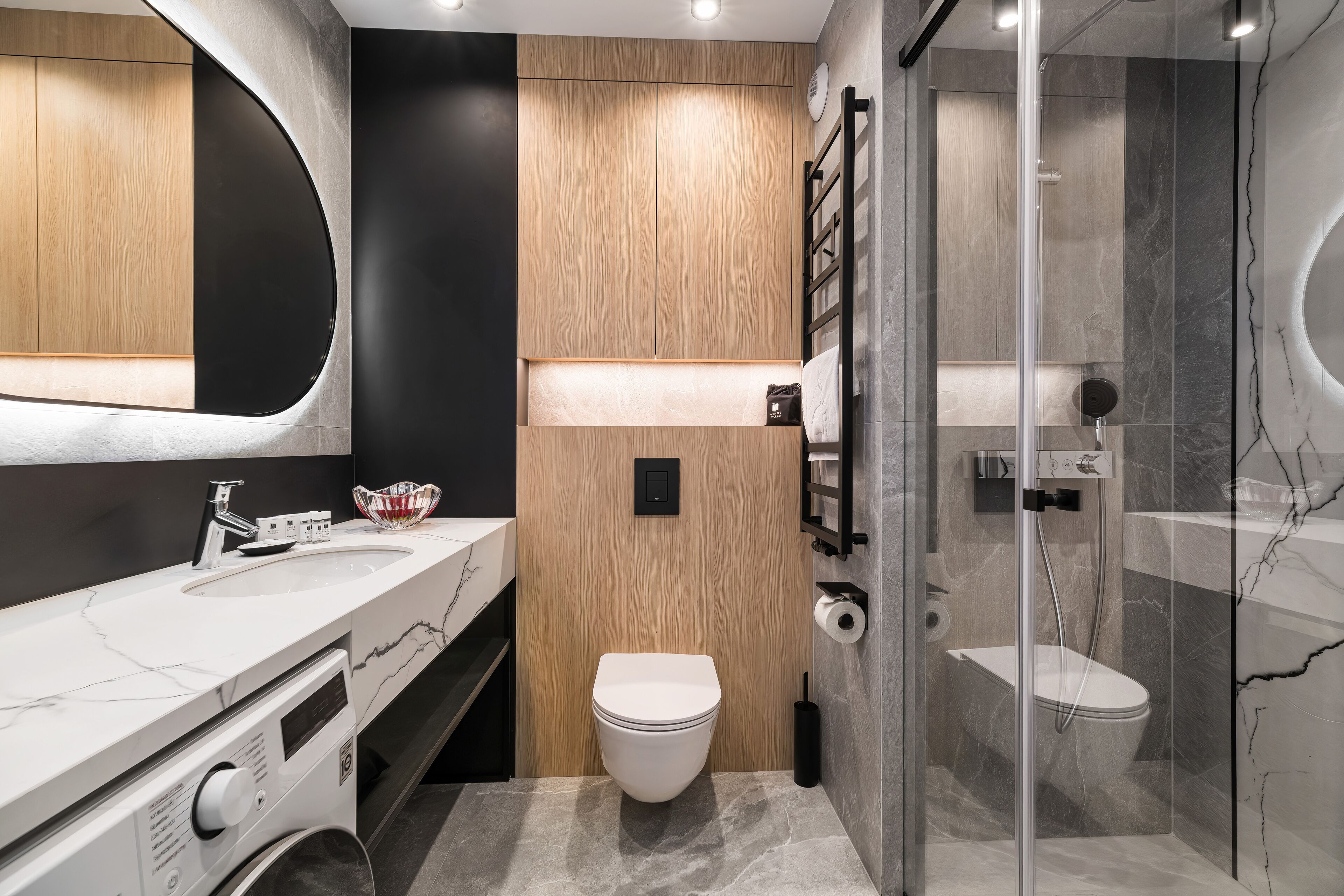 Classic Studio Suite, Balcony, Courtyard View | Bathroom