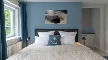 Quarto casal, vista para o vale | Roupas de cama antialérgicas, cofres nos quartos, cortinas blackout