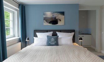 Double Room, Valley View | Hypo-allergenic bedding, in-room safe, blackout drapes