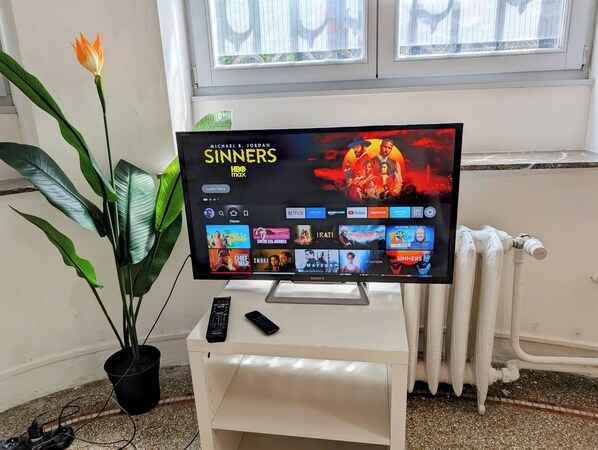 Interior - Studio near supermarkets and metro/tram – 10-15 min to Grand Place & VUB/ULB (Etterbeek)