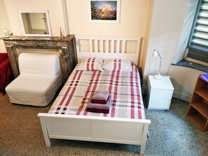 Ferros/tábuas de passar roupa, Wi-Fi de cortesia, roupa de cama