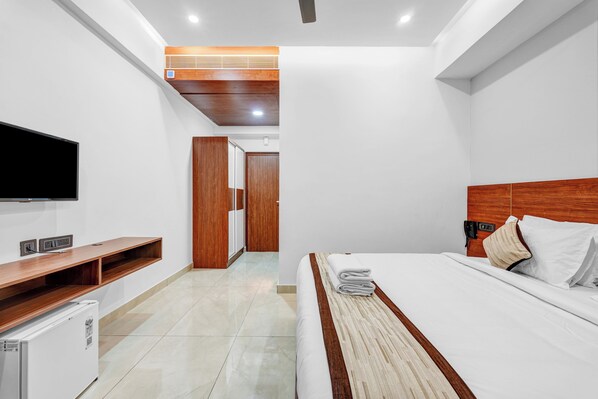 Habitación doble Deluxe, 1 cama King size | Escritorio, espacio para trabajar con laptop y cortinas blackout 