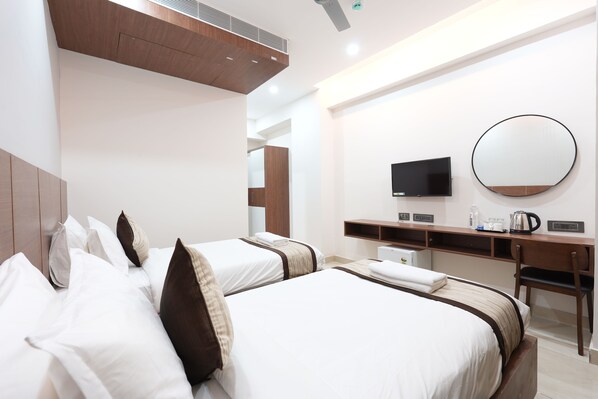 Classic Twin Room | Desk, laptop workspace, blackout drapes, iron/ironing board
