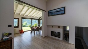 Interior - Villa Anna Lake View (Pilzone)