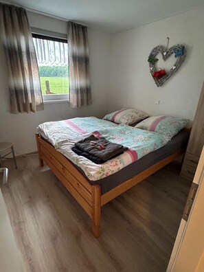 2 室のベッドルーム、WiFi、ベッドシーツ
