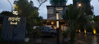 Hotel Sadanand Regency