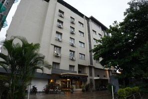 Bãi đậu xe tự phục vụ miễn phí 