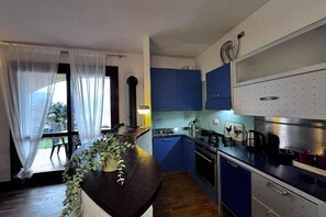 Micro-ondes, four, plaque de cuisson