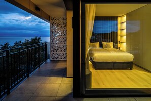 Junior Suite (with view) | In-room safe, individually decorated, individually furnished, desk