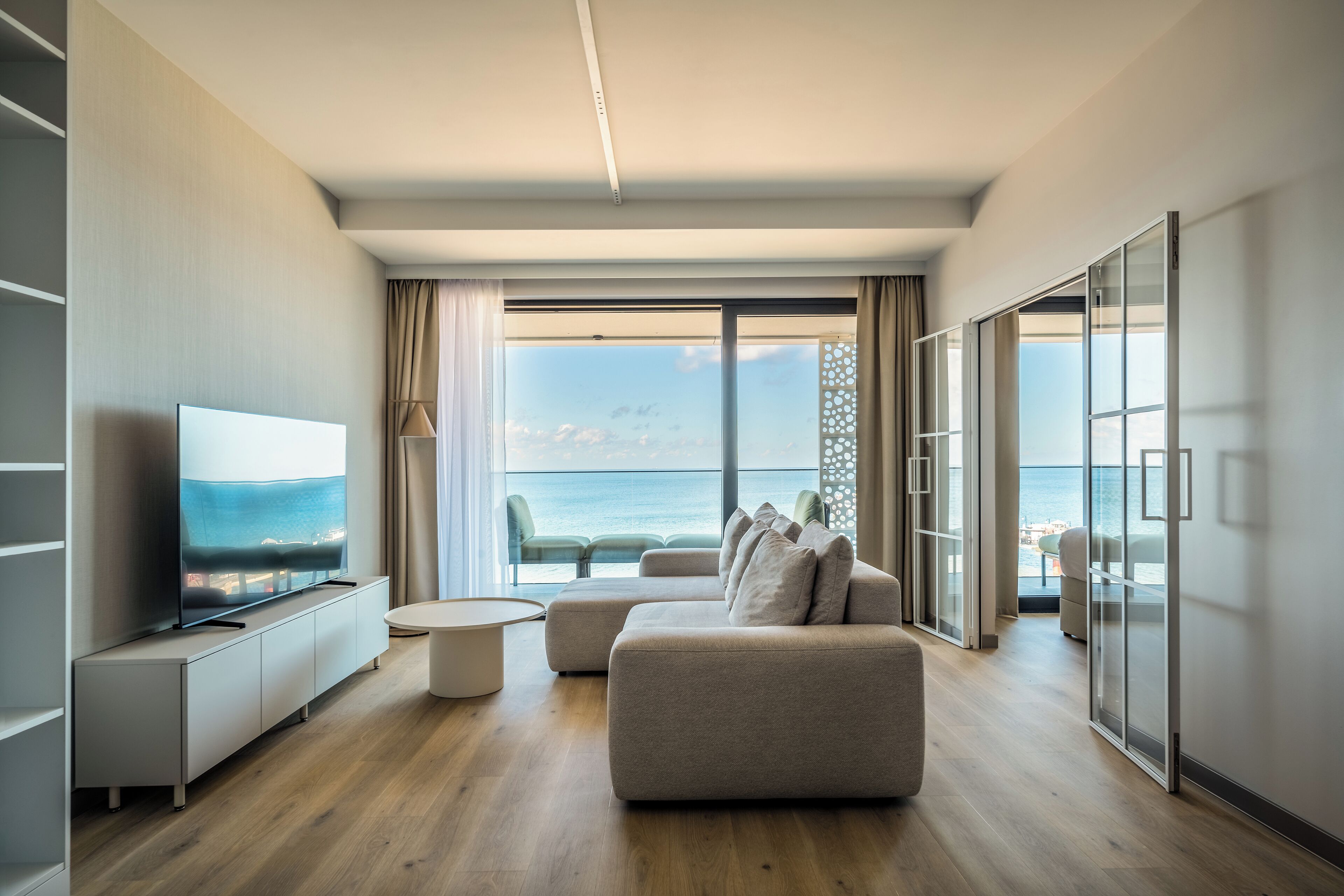 Suite, Sea View | In-room safe, individually decorated, individually furnished, desk