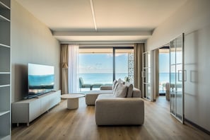 Suite, Sea View | In-room safe, individually decorated, individually furnished, desk