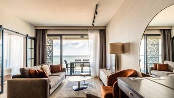 Caja de seguridad en la habitación y decoración personalizada