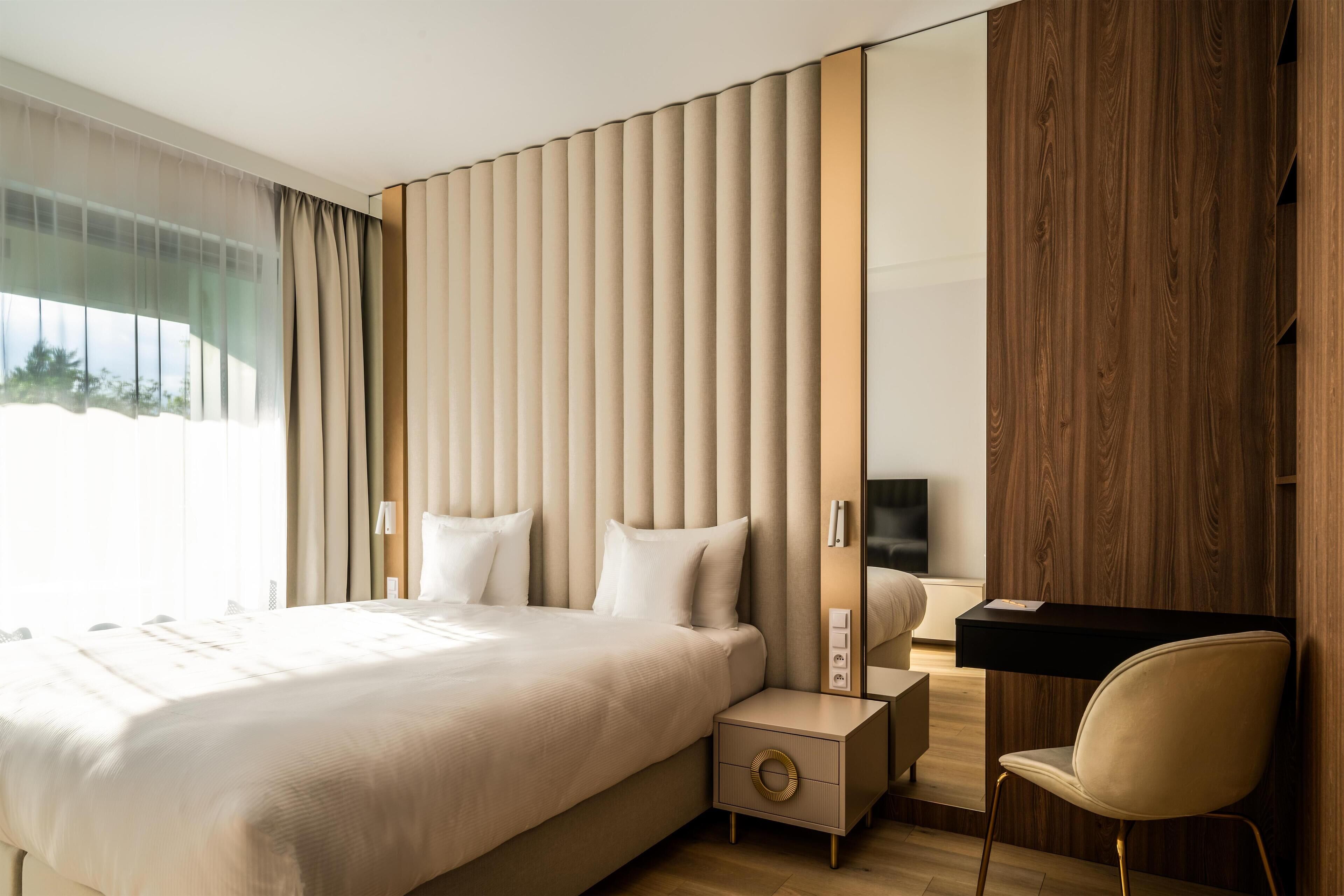 Safe på rommet, individuelt dekorert, individuelt innredet og skrivebord