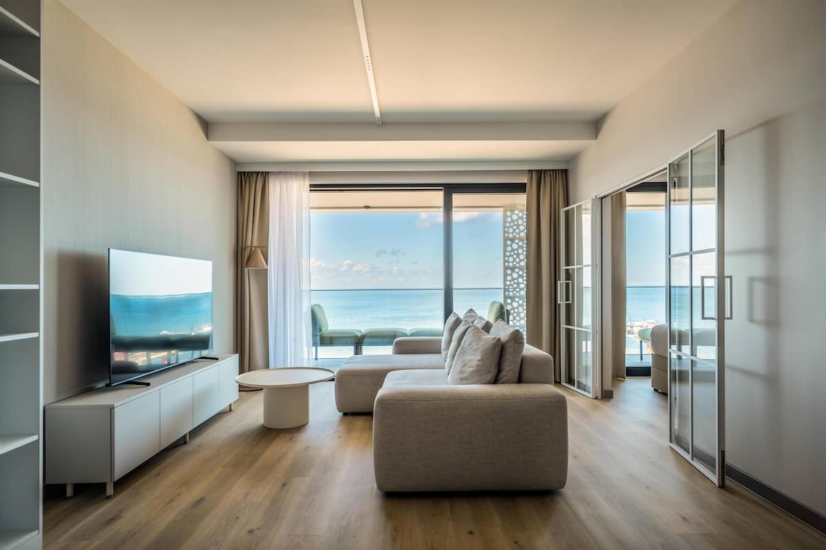 Suite, Sea View | In-room safe, individually decorated, individually furnished, desk