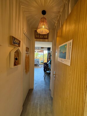 Interior - Studio Sea View, Standing Residence with Swimming Pool (La Seyne-sur-Mer)