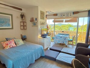 TV - Studio Sea View, Standing Residence with Swimming Pool (La Seyne-sur-Mer)