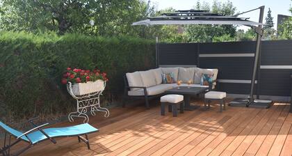 Pavilion well located for visiting the region