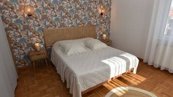 Iron/ironing board, free WiFi, bed sheets