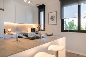 Fridge, microwave, oven, dishwasher