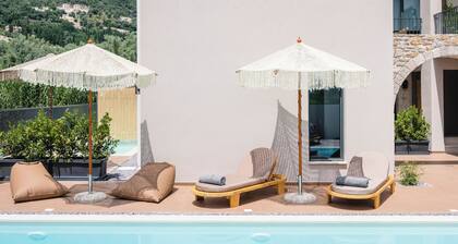 13 Keys Suites