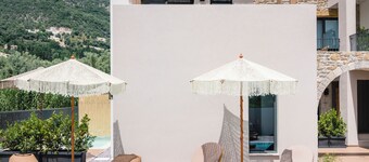 13 Keys Suites