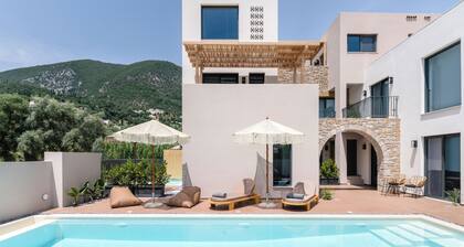 13 Keys Suites