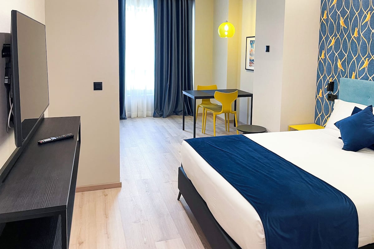 In-room safe, desk, laptop workspace, blackout drapes