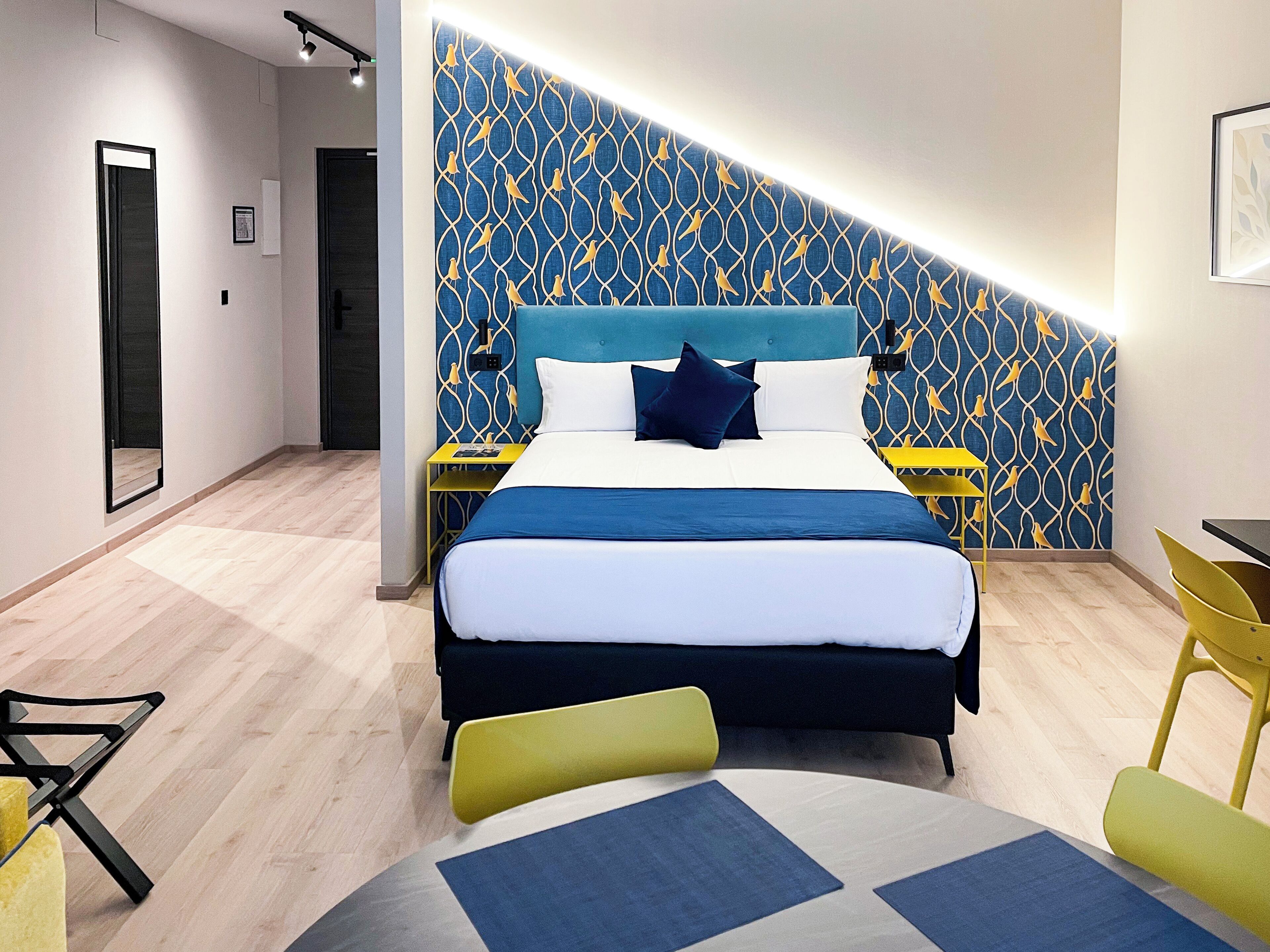 Barrier-free Apartment | Safe på rommet, skrivebord og skrivebord for bærbar PC