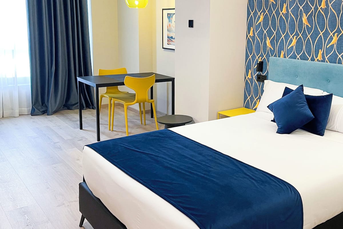 In-room safe, desk, laptop workspace, blackout drapes