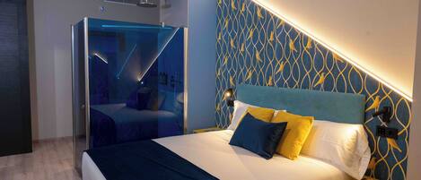 Appartamento Design | Una cassaforte in camera, una scrivania, postazione laptop