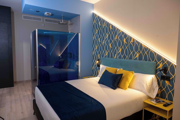 Caja de seguridad en la habitación y escritorio