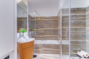 Shower, hair dryer, towels