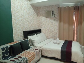 Iron/ironing board, Internet, bed sheets, wheelchair access