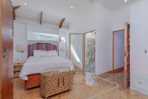 2 makuuhuonetta, silitysrauta/-lauta, ilmainen Wi-Fi, vuodevaatteet